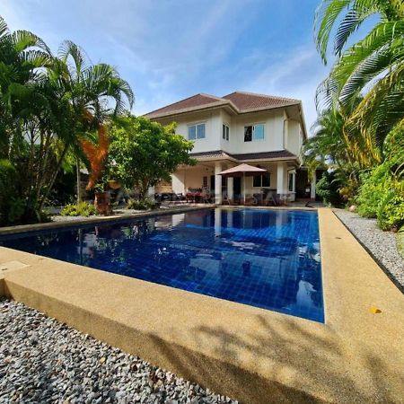 Captivating 3-Bed Villa In Muang Pattaya Nong Prue Exterior foto