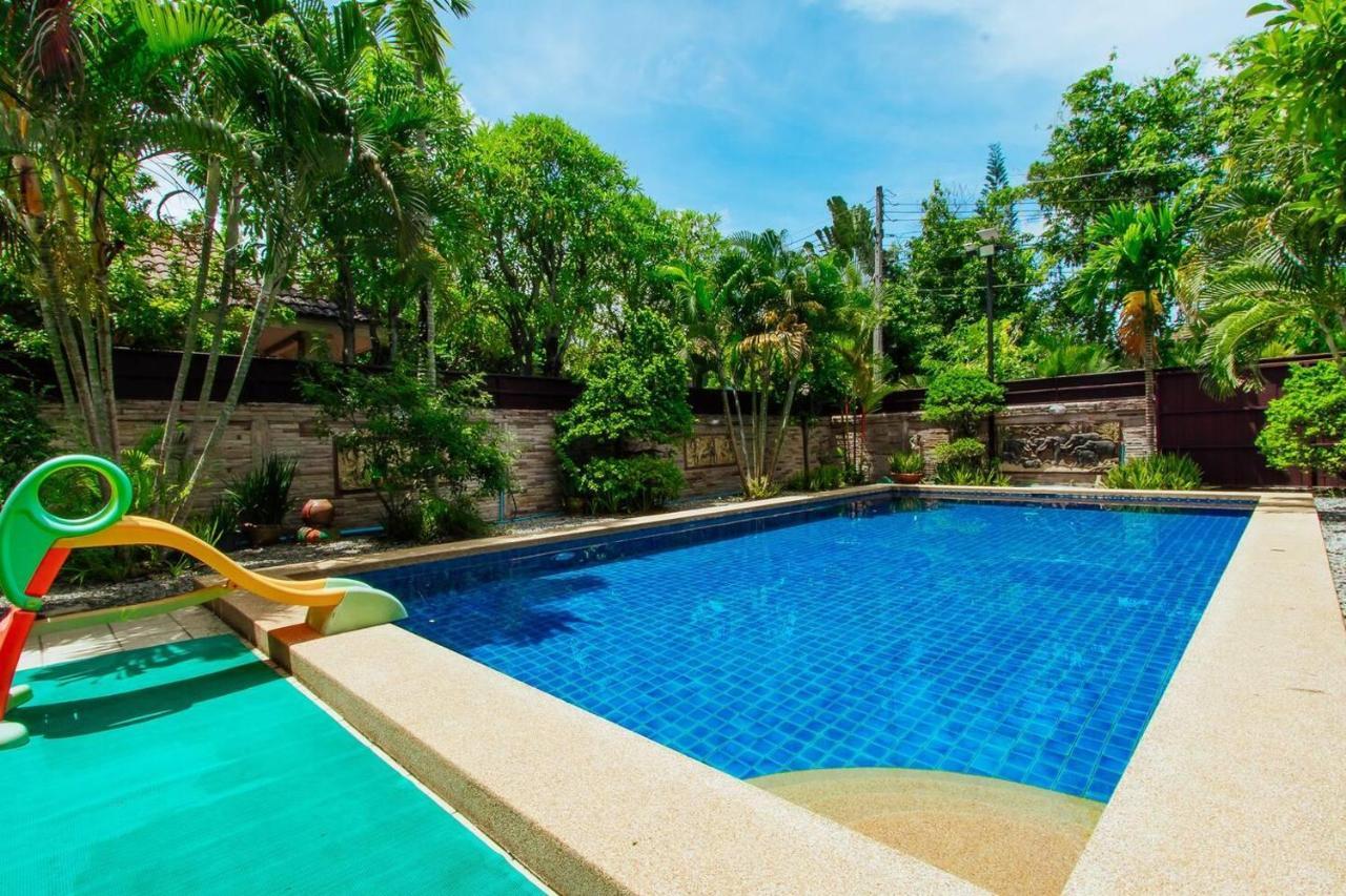 Captivating 3-Bed Villa In Muang Pattaya Nong Prue Exterior foto