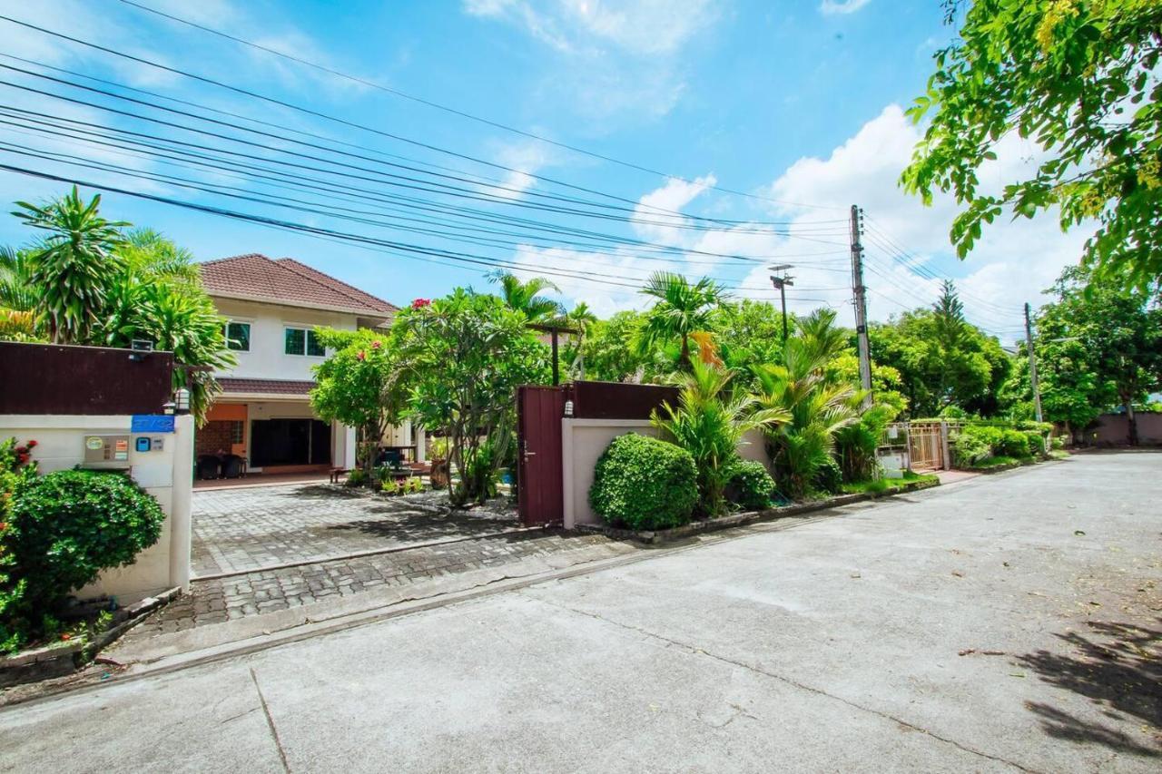 Captivating 3-Bed Villa In Muang Pattaya Nong Prue Exterior foto