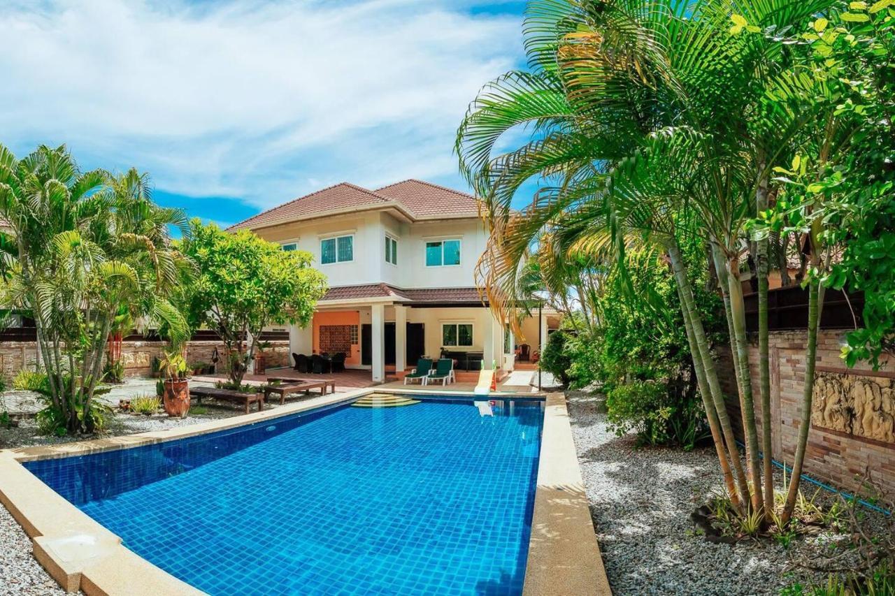 Captivating 3-Bed Villa In Muang Pattaya Nong Prue Exterior foto