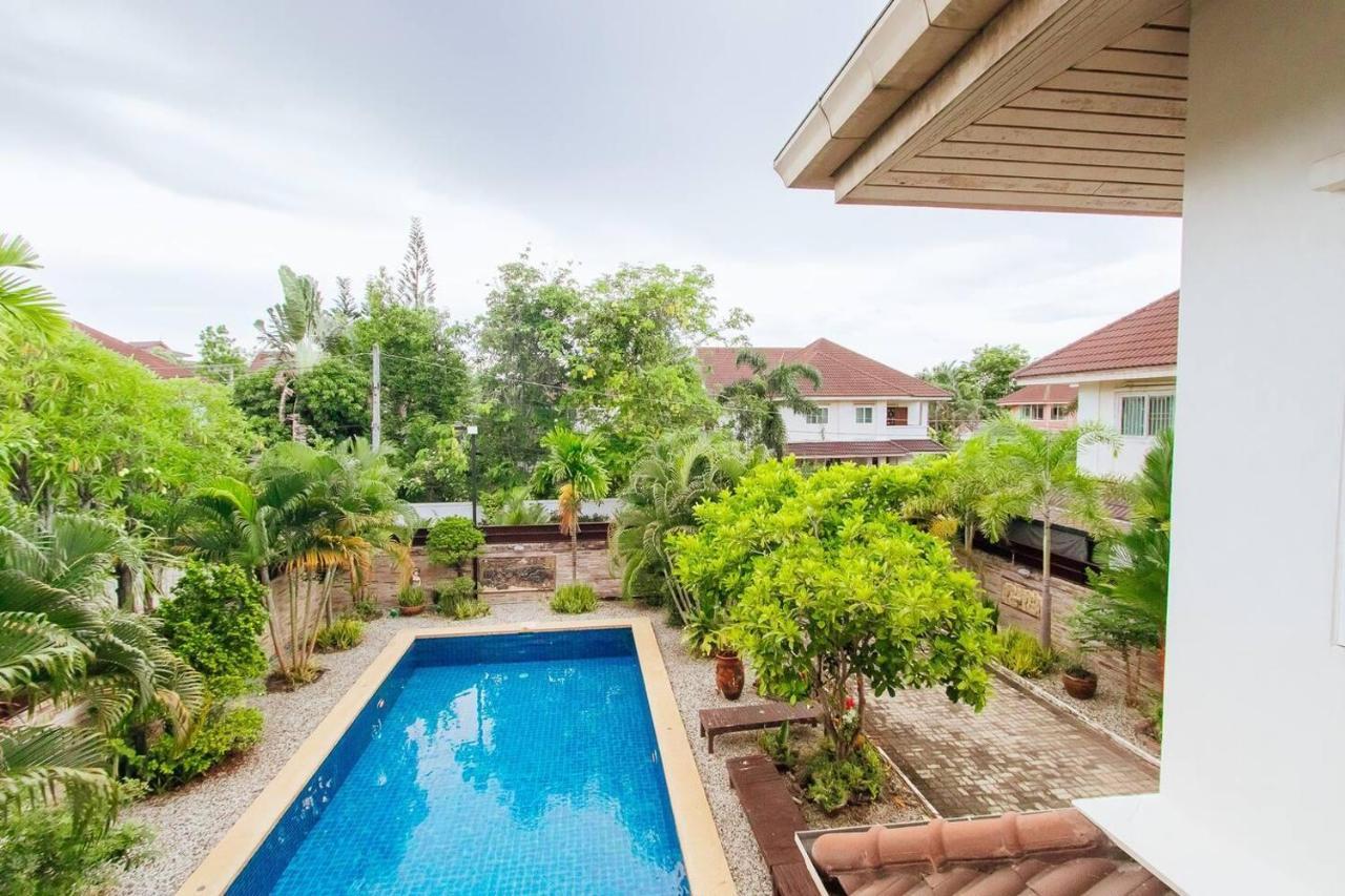 Captivating 3-Bed Villa In Muang Pattaya Nong Prue Exterior foto