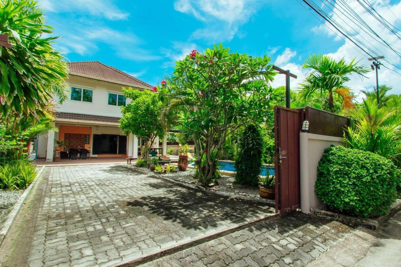 Captivating 3-Bed Villa In Muang Pattaya Nong Prue Exterior foto