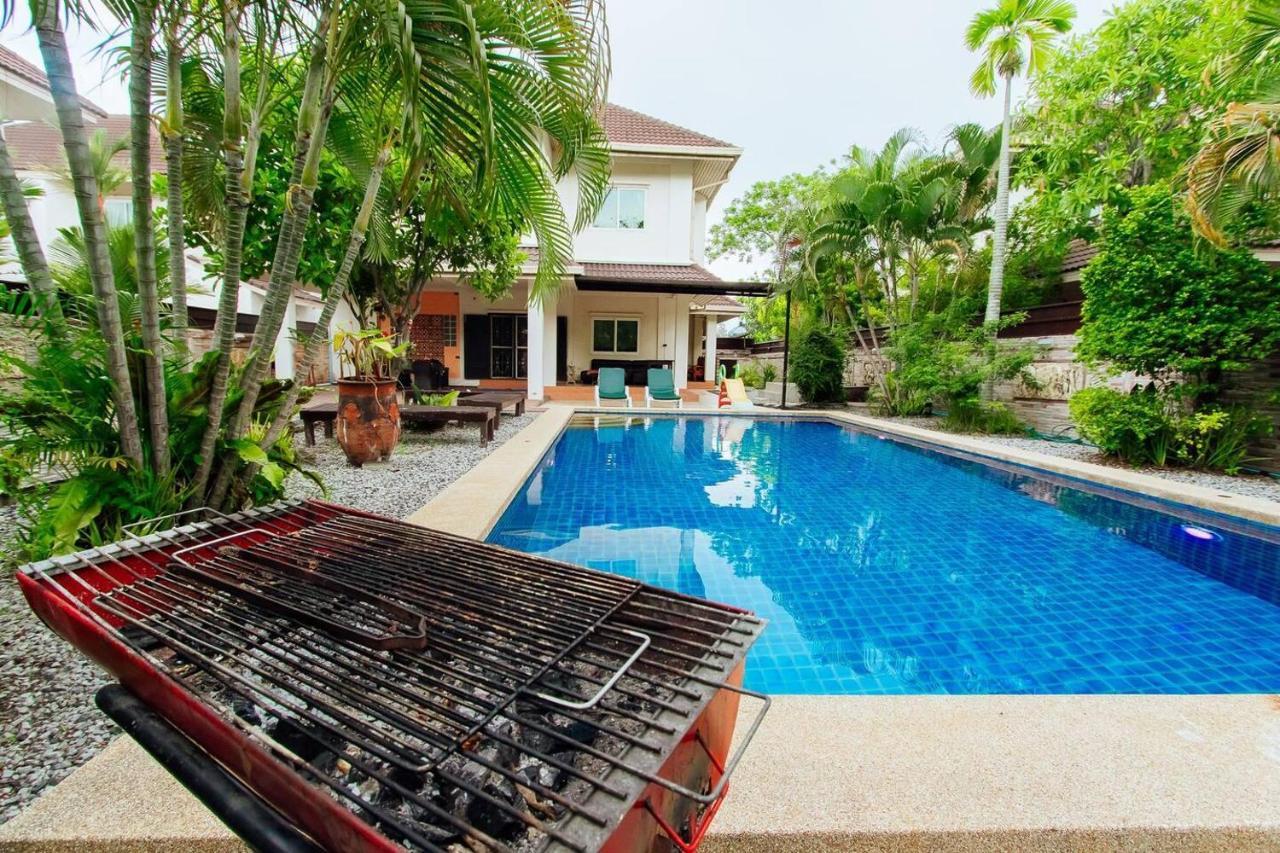 Captivating 3-Bed Villa In Muang Pattaya Nong Prue Exterior foto