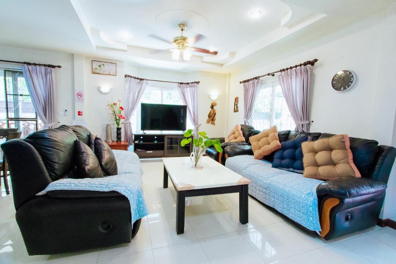 Captivating 3-Bed Villa In Muang Pattaya Nong Prue Exterior foto